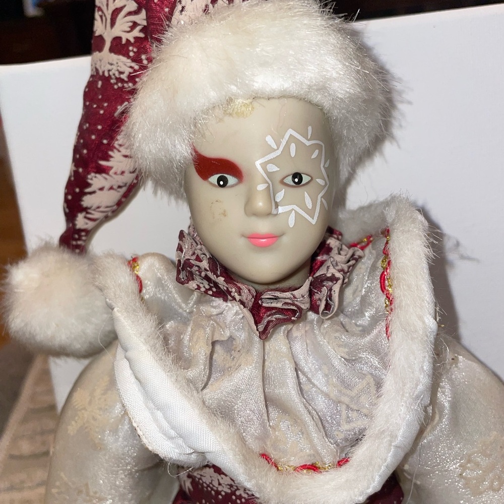 Sugar Red and White Winter Decor Accents